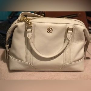 Tory Burch white bag. Can be a tote or crossbody bag. Mint condition.
